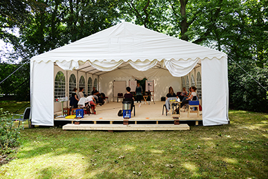 Seminar im Zelt mit Abstand
